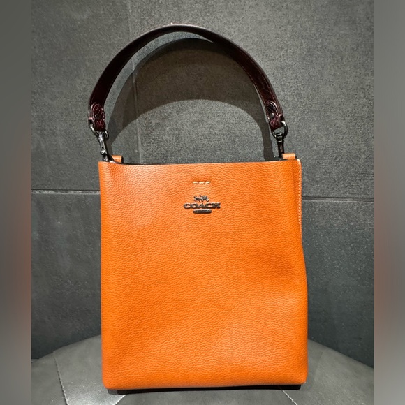 🌟SOLD!!🌟FIRM PRICE Coach Small Town Bucket Bag-2 way Bag.🧡Great Color 4 Fall🧡 - Picture 1 of 12